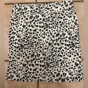 Ann Taylor LOFT black white gray animal print petite skirt